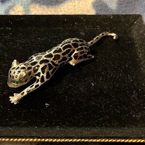 ENAMELED & JEWELED LEOPARD BROOCH W/ ARTICULATED TAIL